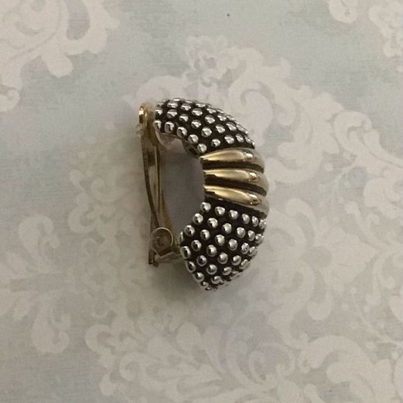 Clip‎ Earrings Vintage with two tone design - Picture 2 of 4